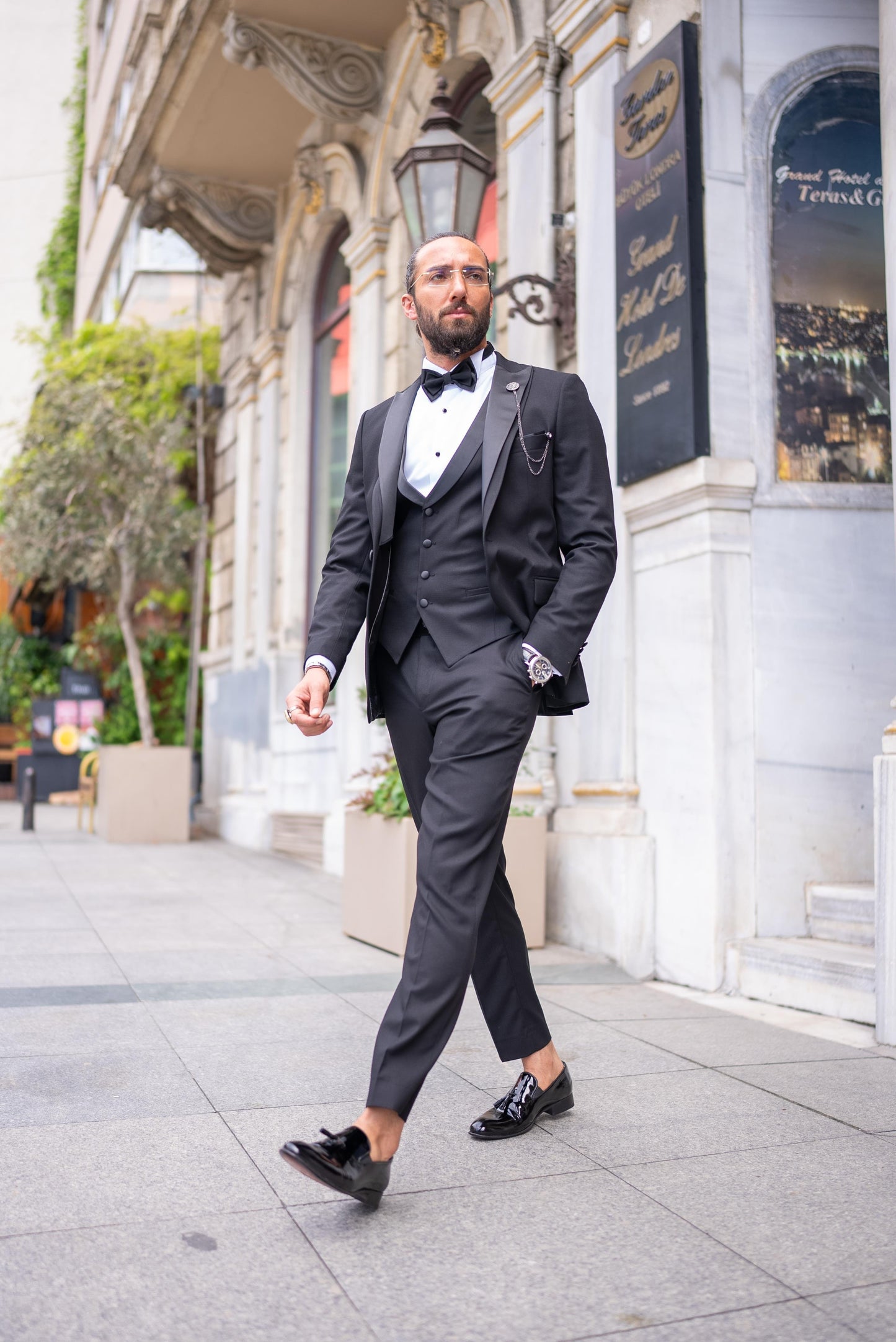 Black Pattern Slim Fit Tuxedo Suit