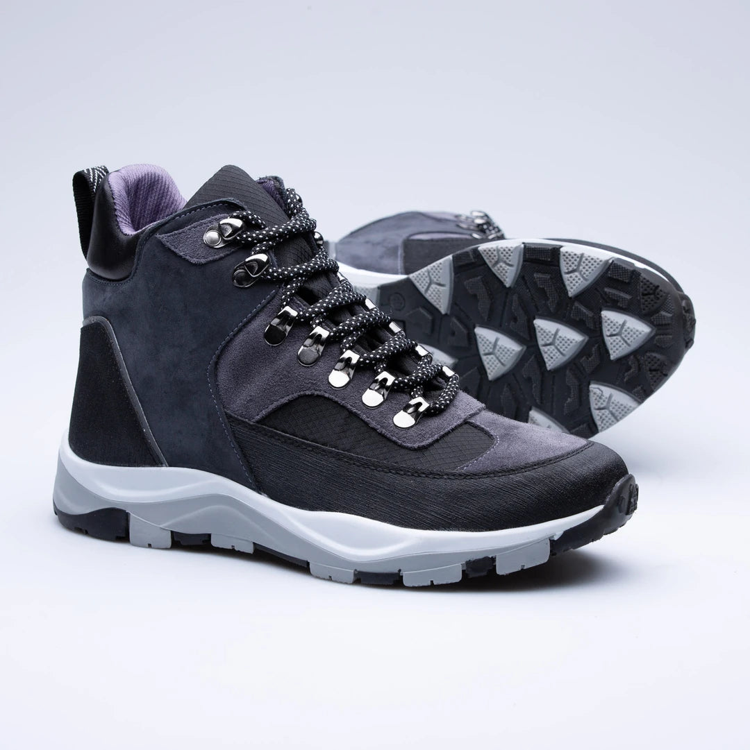 BLACK ALPINE BOOTS