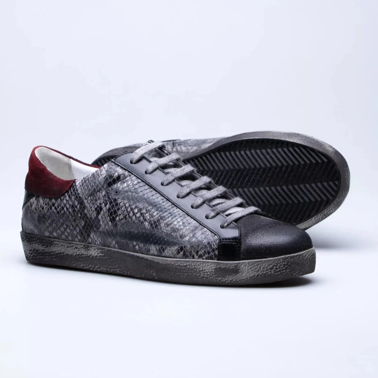 GREY SNAKE PATTERN LOW TOP SNEAKER